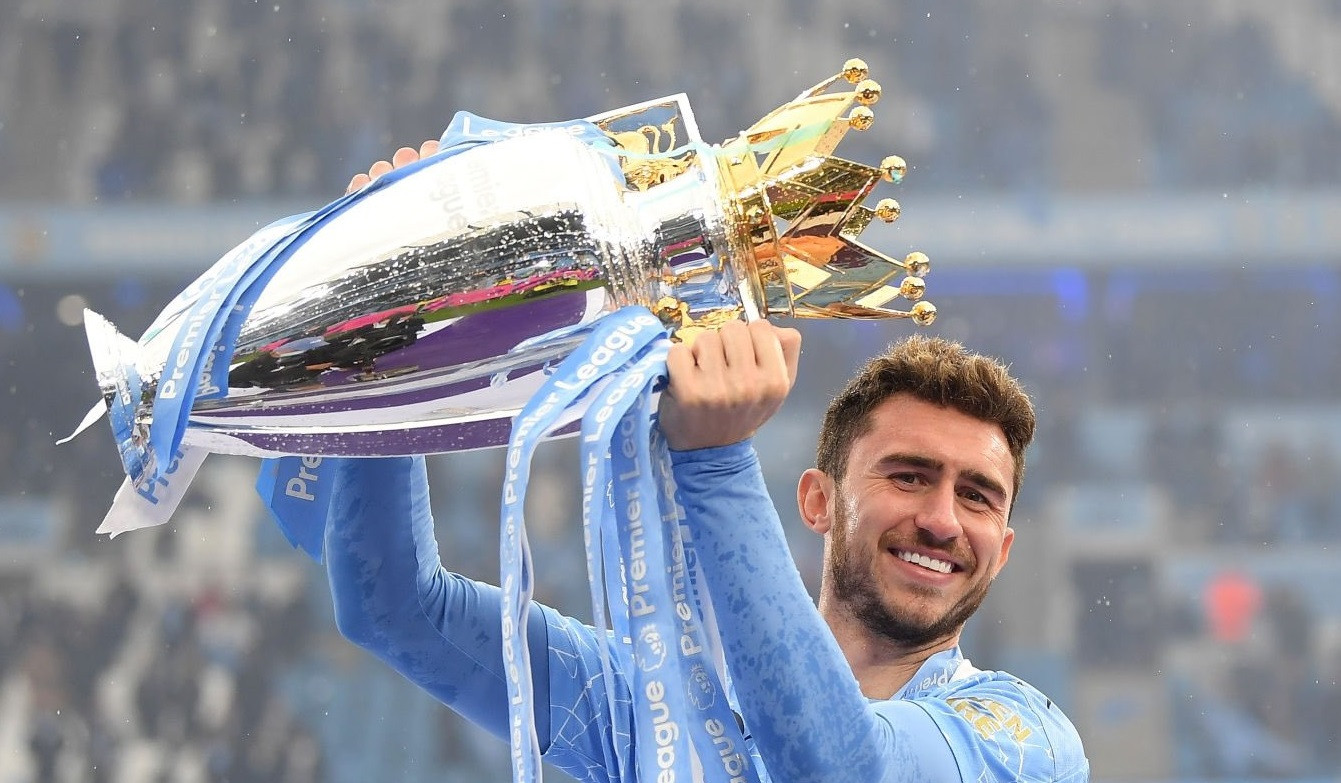 Aymeric Laporte dikabarkan tak bahagia di Manchester City karena kerap dicadangkan. (Foto: Twitter/@Laporte)