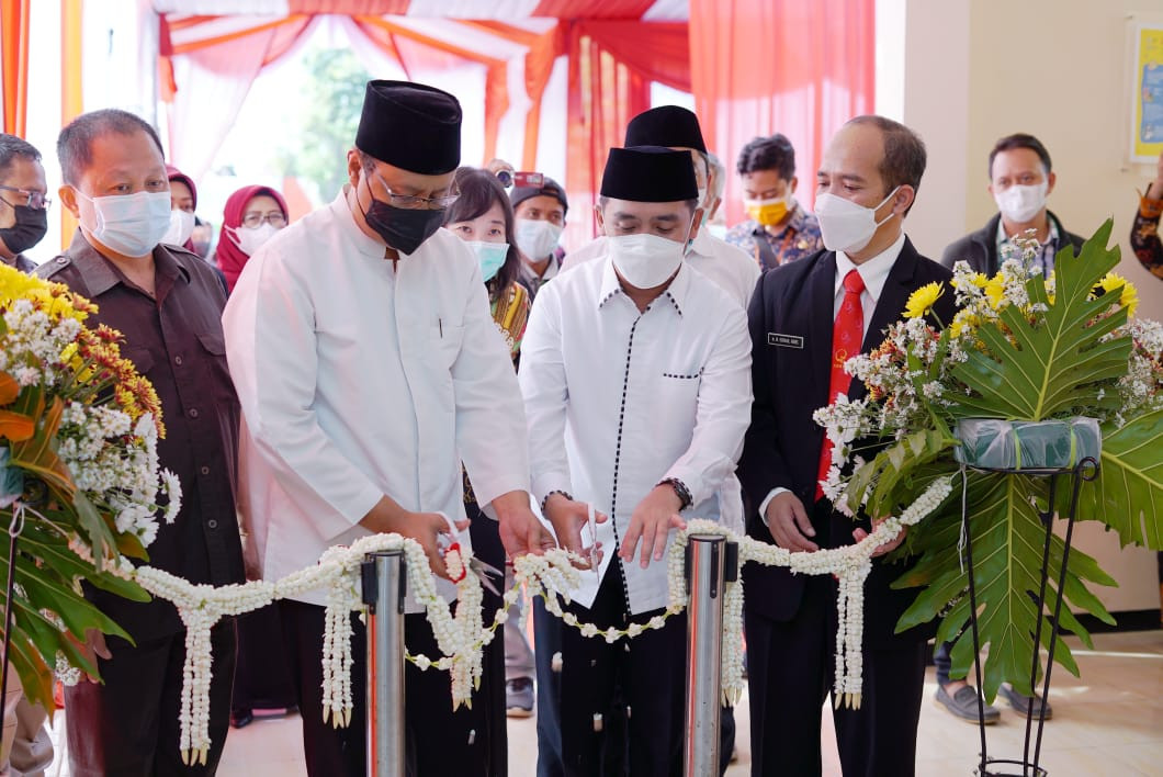 Walikota Saifullah Yusuf (Gus Ipul) meresmikan Gedung Hemodialisis RSUD dr. R. Soedarsono, Kamis 3 Juni 2021. (Foto: Istimewa)