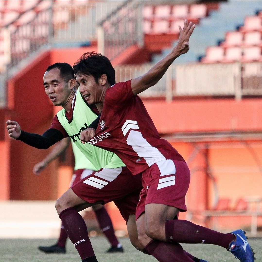 Pemain Madura United lebuh semangat berlatih jelang Liga 1 2021/2022 bergulir. (Foto: Madura United)