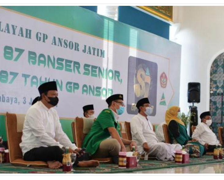 Bupati Pasuruan Irsyad Yusuf bersama Gubernur Jawa Timur Khofifah Indar Parawansa saat menghadiri 87 tahun GP Ansor di Masjid Al Akbar Surabaya. (Foto: pasuruankab.go.id)