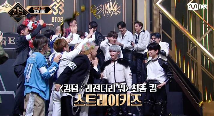 Boy group Stray Kids dinobatkan sebagai K-Pop King dalam acara Mnet Kingdom: Legendary War. (Foto: Mnet)