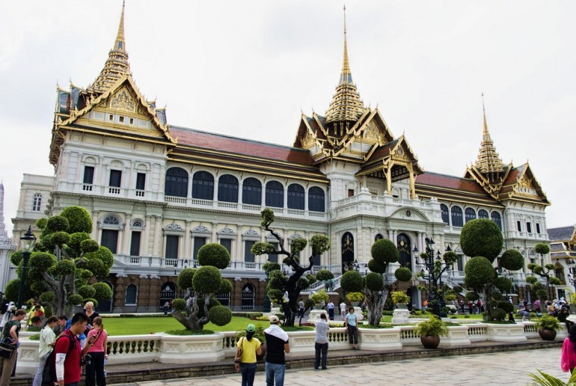 Suasana Kota Bangkok, Thailand. Bangkok menjadi destinasi terfavorit turis internasional. Di sampingnya, terdapat sebuah masjid tua yang bersejarah. (Foto: Istimewa)