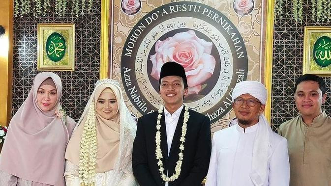 Muhammad Ghaza Al Ghazali bersama keluarganya. (Foto: Facebook)