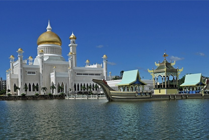 Masjid Sultan Omar Ali Saifuddin di Bandar Seri Begawan, Brunei Darussalam. (Foto: Istimewa)