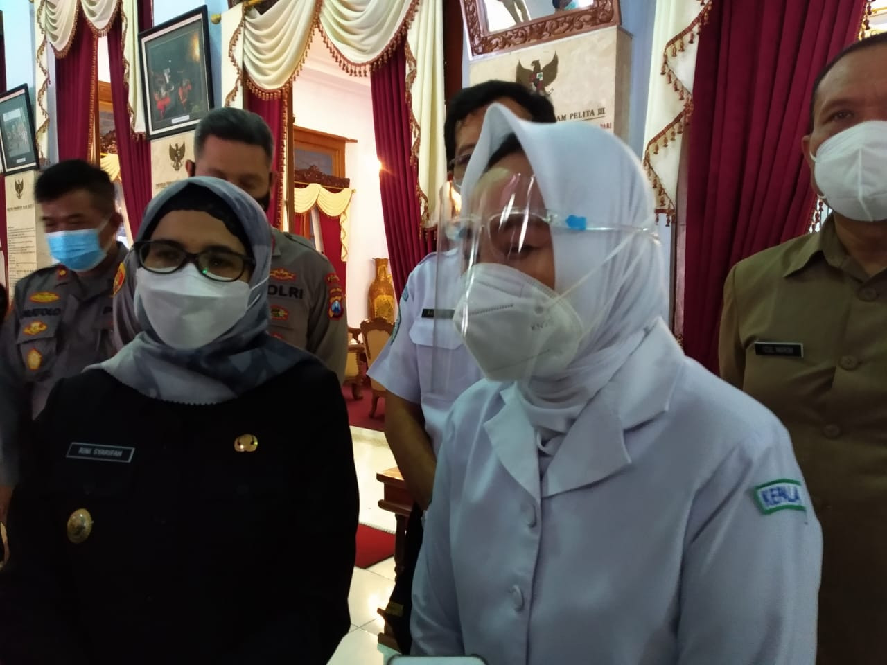 Kepala Badan Meteorologi, Klimatologi dan Geofisika (BMKG) Dwikorita Karnawati berkoordinasi dengan Bupati Blitar Rini Syarifah, untuk memastikan kesiapan Kabupaten Blitar dalam mitigasi bencana. Hal ini berkaitan adanya potensi gempa bumi maghnitudo 8,6 yang berakibat tsunami di wilayah pantai selatan Provinsi Jawa Timur. (Foto: Choirul Anam/Ngopibareng.id)