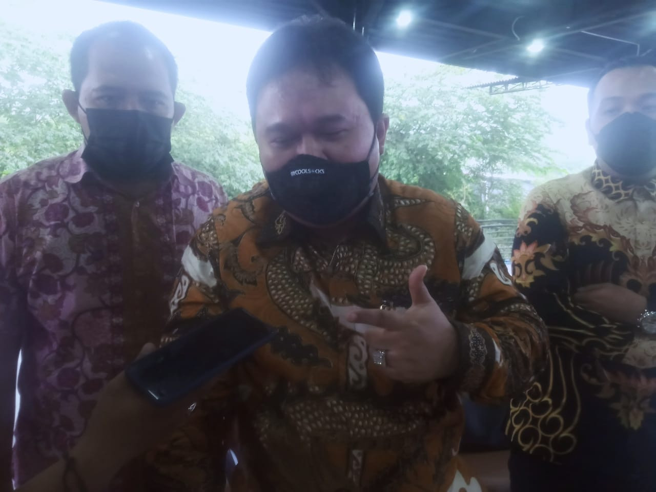 Recky Bernardus Surupandy, kuasa hukum founder Sekolah Menengah Atas (SMA) Selamat Pagi Indonesia (SPI), berinisial JEP saat ditemui di SMA SPI, Kota Batu, Jawa Timur. (Foto: Lalu Theo/Ngopibareng.id)