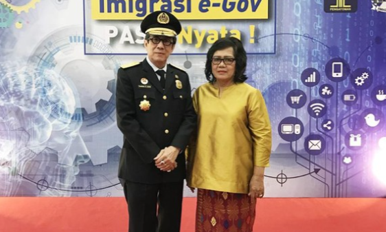 Foto kenangan Menteri Hukum dan Hak Asasi Manusia (Menkum HAM) Yasonna Laoly bersama mendiang istrinya, Elisye W Ketaren. (Foto: Dok. Kemenkum HAM)