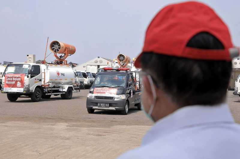 Ketua Umum PMI, Jusuf Kalla saat melepas armada gunner dan logistik untuk wilayah Provinsi Jawa Tengah dan DKI Jakarta di Gudang Darurat PMI , Jalan Gatot Subroto, Jakarta Selatan, Kamis 10 Juni 2021 pagi. (Foto: Dok PMI)