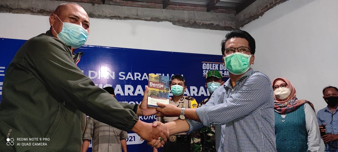 'Bentje Dalam Kisaran Sejarah', buku karya warga kampung. (Foto: Fendhy Plesmana/Ngopibareng.id)