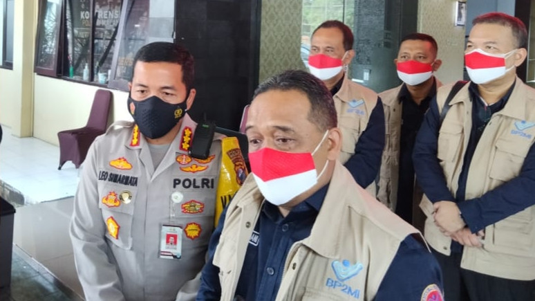 Kapolresta Malang Kota, Kombes Pol Leonardus Simarmata (kiri) bersama Kepala BP2MI, Bhenny Rhamdani saat berada di Mapolresta Malang Kota (Foto: Lalu Theo/ngopibareng.id)