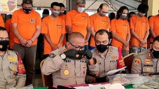 Polres Metro Jakarta Utara merilis kasus preman pelabuhan yang berhasil diringkus pasca intruksi Presiden Jokowi ke Kapolri Listyo Sigit Prabowo. (Foto: Dok Polda Metro Jaya)