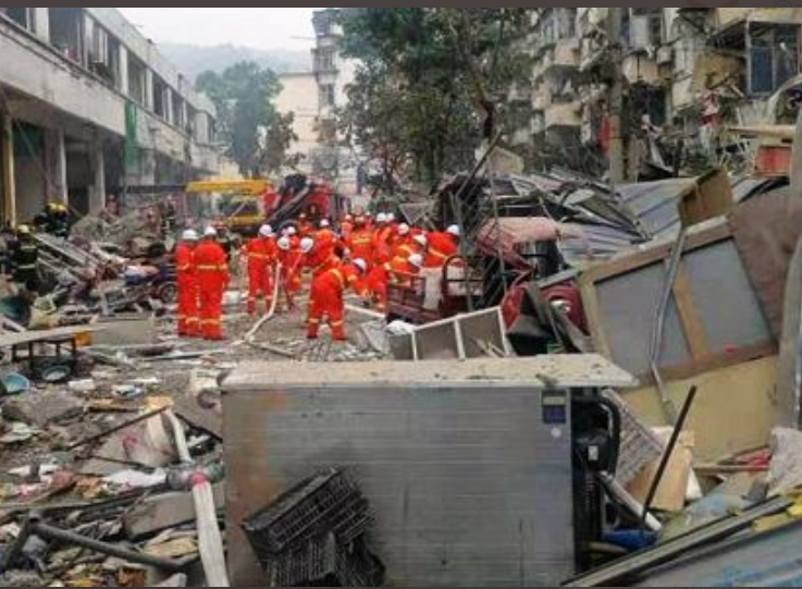 Pasar yang terbakar di China pada Minggu, 13 Juni 2021. (Foto: Twitter)