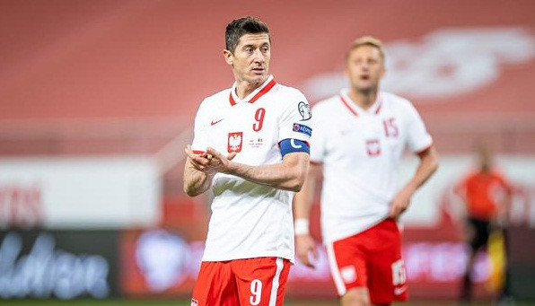 Robert Lewandowski akan memimpin rekan-rekannya di Euro 2020 kali ini saat Polandia vs Slovakia. (Foto: Twitter)