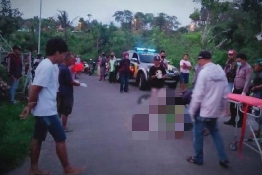 Polisi saat melakukan olah tempat kejadian perkara di lokasi. (Foto: Istimewa)