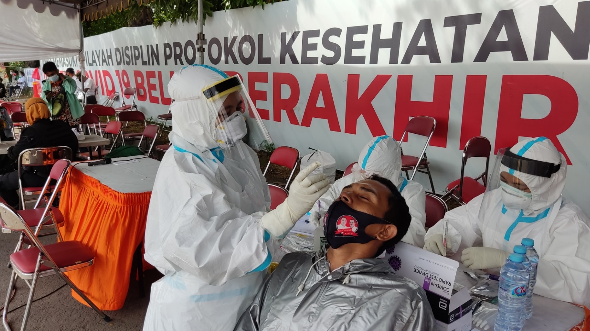 Screening swab antigen di Suramadu. (Foto: Fariz Yarbo/Ngopibareng.id)