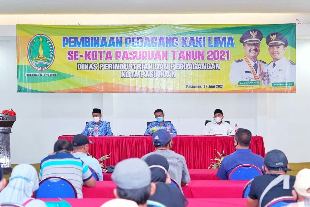 Pembinaan pedagang kaki lima yang digelar Pemkot Pasuruan. (Foto: Istimewa)