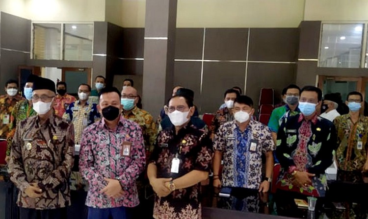 Para peserta lelang jabatan pimpinan 14 OPD Pemkab Bondowoso saat selesai menjalani tahapan tes wawancara akhir pada 15 Juni yang lalu. (Foto: Istimewa)