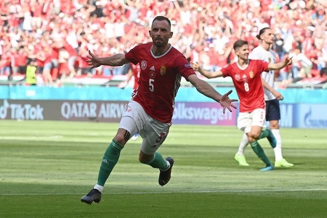 Selebrasi Attila Fiola usai mencetak gol ke gawang Prancis. (Foto: AFP)