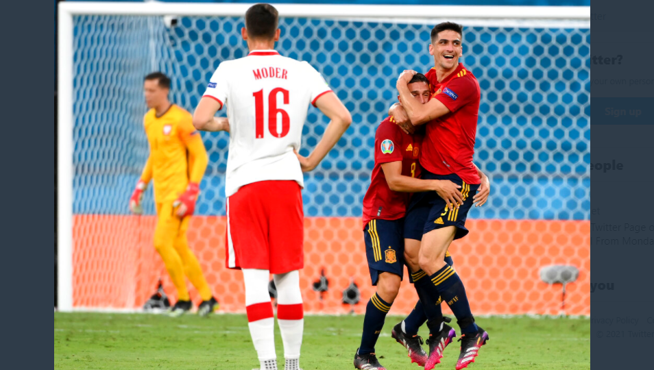 Alvaro Morata menjebol gawang Polandia pada menit ke-25. (Foto: Twitter @euro2020)