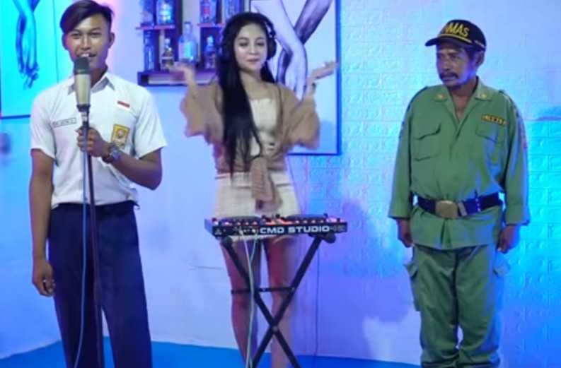 Tangkapan layar video Tik Tok Doni feat Dj Dara. (Foto: Istimewa)