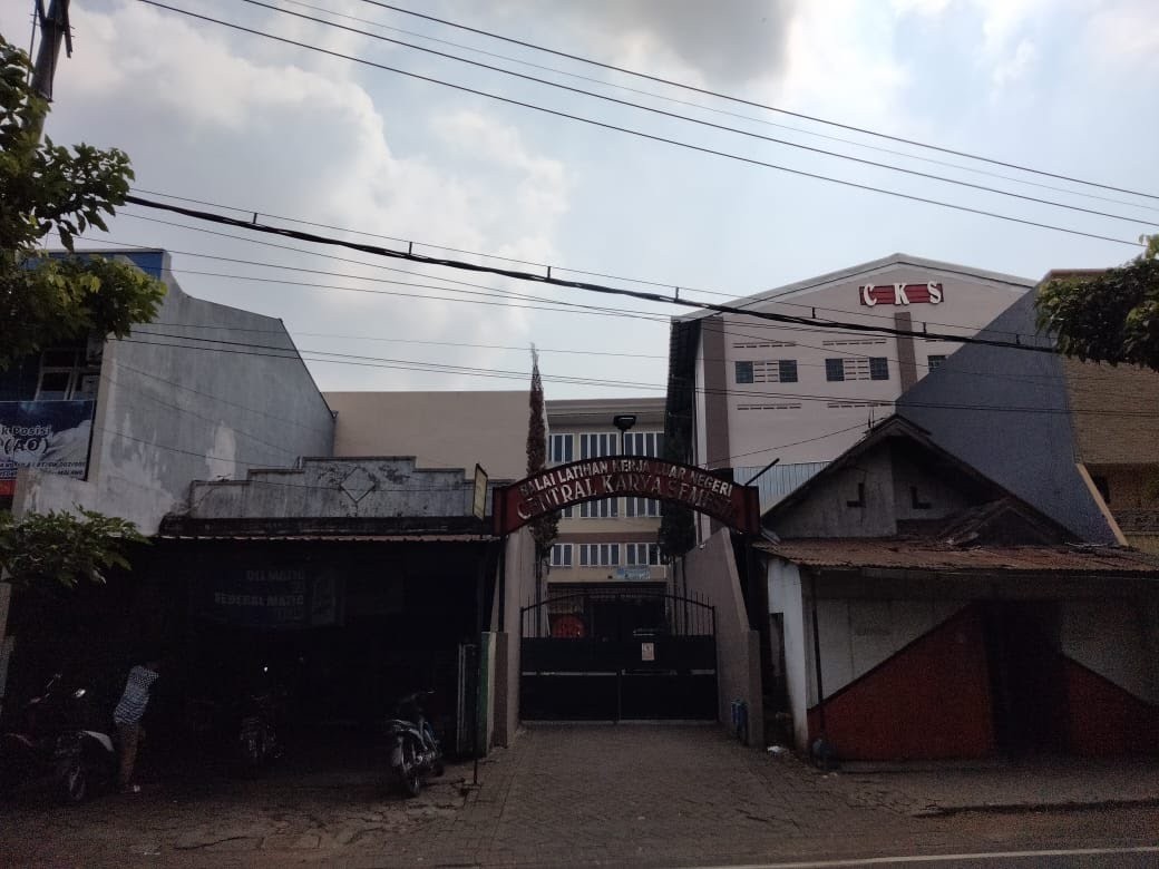 Tampilan depan BLK PT. Central Karya Semesta (Foto: Lalu Theo/Ngopibareng.id)