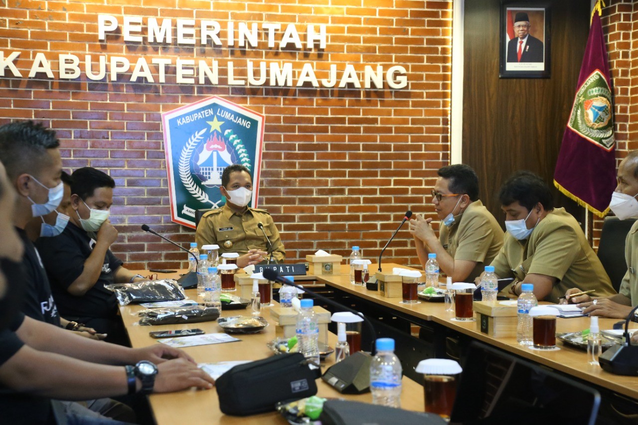 Pemkab Lumajang saat memberi paparan mengenai Rumah Kita. (Foto: Humas-KominfoLumajang)