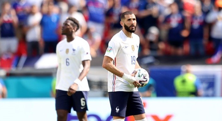 Karim Benzema dkk dipastikan lolos ke babak 16 besar meski belum bertanding di matchday 3 Grup F. (Foto: Twitter/@EURO2020)