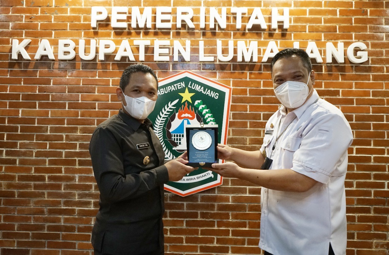 Bupati Lumajang bersama Kepala BNN Kabupaten Lumajang (Foto : Humas - KominfoLumajang)