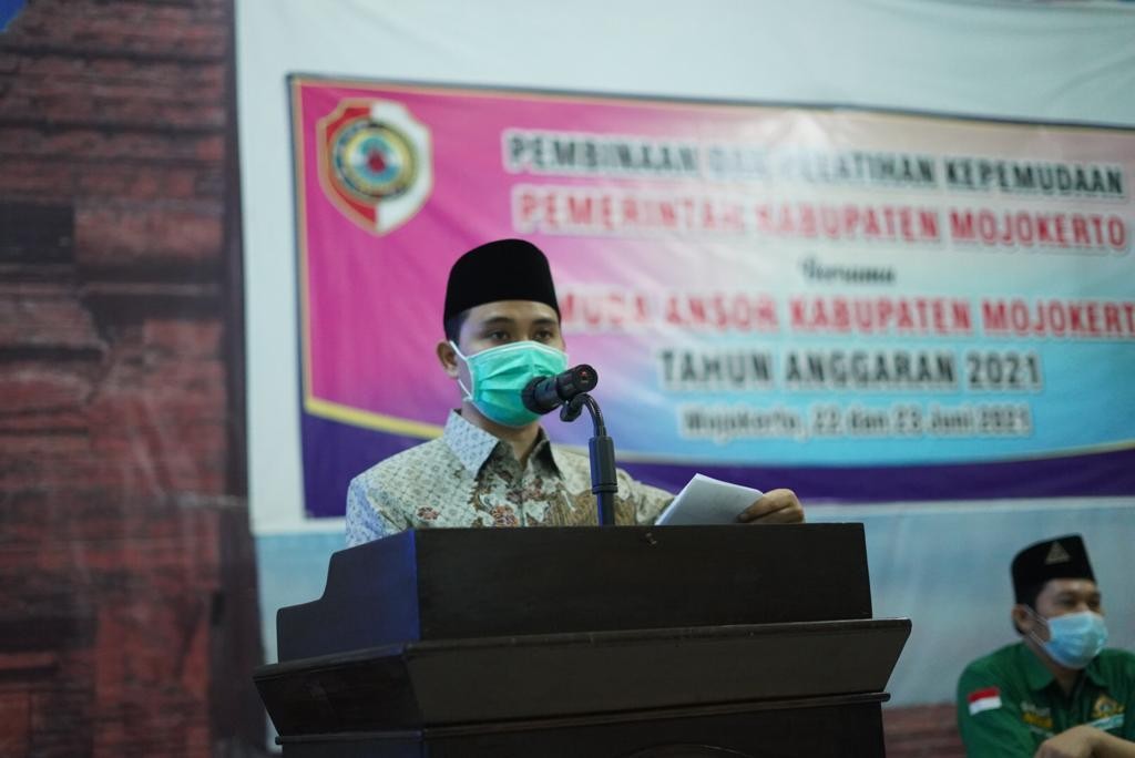 Wabup Mojokerto saat memberikan arahan di acara pembinaan dan pelatihan kepemudaan Pemuda Ansor Kabupaten Mojokerto.(Deni Lukmantara/Ngopibareng)1