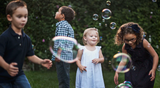 Ilustrasi anak-anak bermain (Foto: unsplash.com)