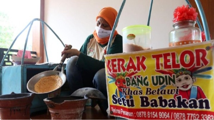 Ilustrasi Pedagang Kerak Telor khas Betawi luput dari bantuan untuk UMKM. (Foto: Istimewa)