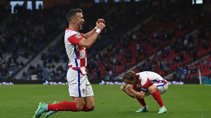 Pemain Kroasia, Ivan Perisic saat melakukan selebrasi usai mencetak gol ke gawang Skotlandia. (Twitter:@euro2020)