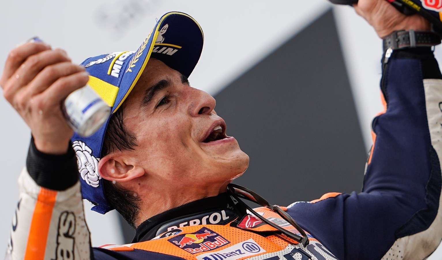 Lengan kanan Marc Marquez yang masih dalam masa pemulihan akan diuji di TT Assen pada MotoGP Belanda 2021. (Foto: Twitter/@marcmarquez93)