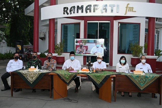 Walikota Pasuruan Saifullah Yusuf (Gus Ipul) saat menggelar jumpa pers terkait kasus Covid-19. (Foto: Istimewa)