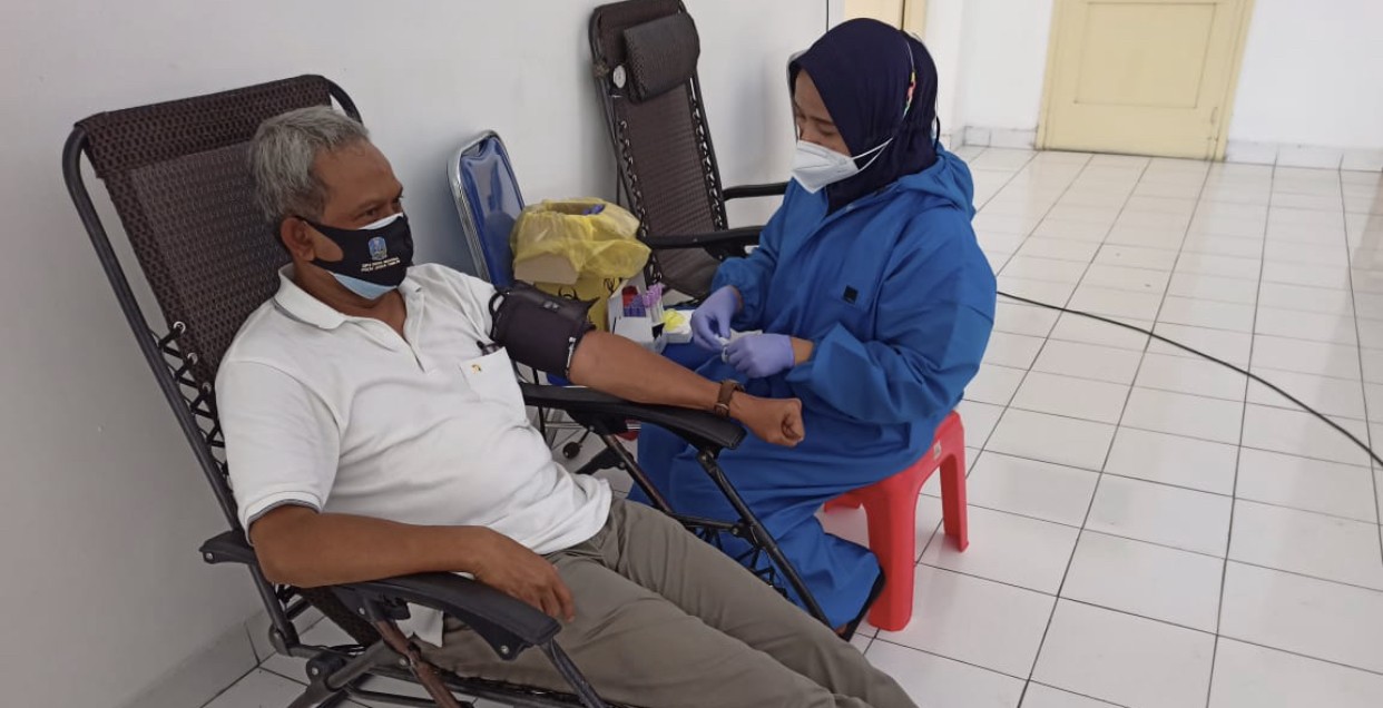 Proses donor darah plasma konvalesen di RSLI (Foto: istimewa)