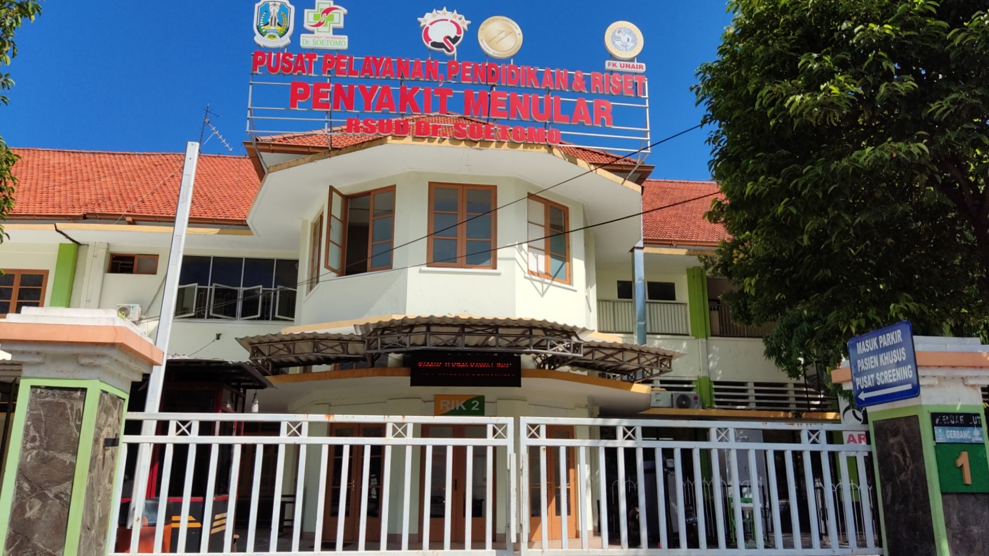 Ruang Isolasi Khusus 2 RSUD Dr Soetomo tampak tertutup. (Foto: Fariz Yarbo/Ngopibareng.id)