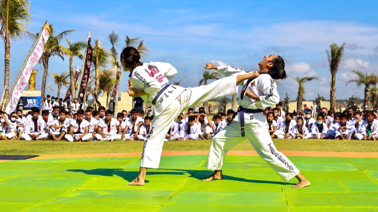 Ilustrasu atlet sedang memperagakan seni bela diri Tarung Derajat di Bali. (Foto: Istimewa)