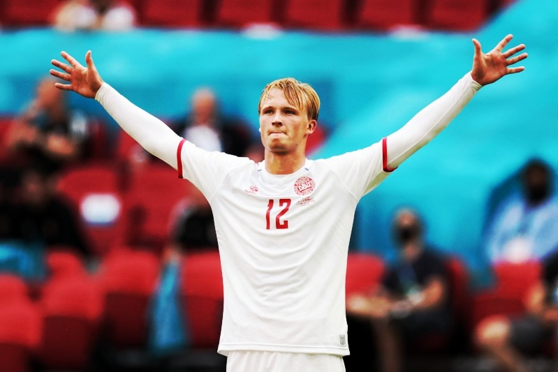 Kasper Dolberg selebrasi seusai mencetak dua gol ke gawang Wales di babak 16 besar Euro 2020. (Foto: UEFA)