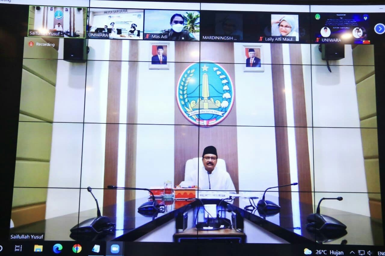 Wallikota Pasuruan Saifullah Yusuf (Gus Ipul) dalam talkshow bersama Uniwara via Zoom. (Foto: istimewa)