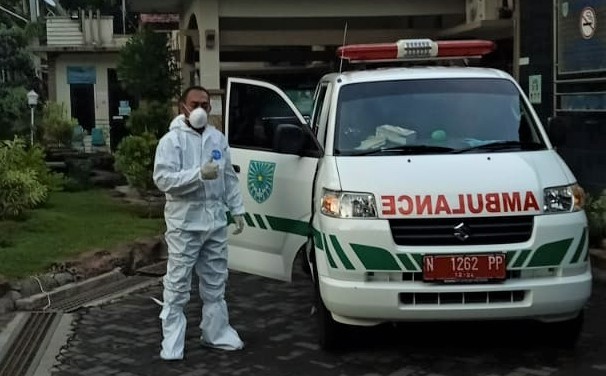 Salah satu ambulans siaga di Kota Probolinggo yang siap melayani masyarakat. (Foto: Ikhsan Mahmudi/Ngopibareng.id)