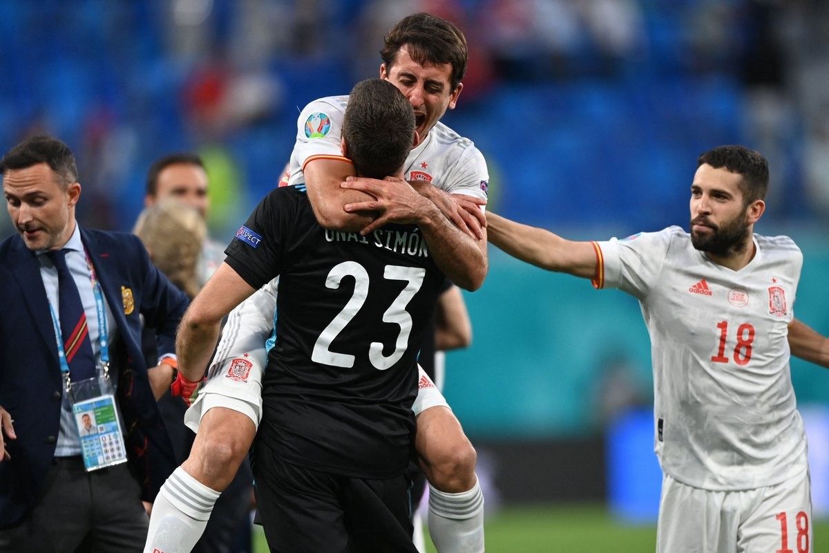 Unai Simon menjadi pahlawan Spanyol di babak penalti. (Foto: UEFA)