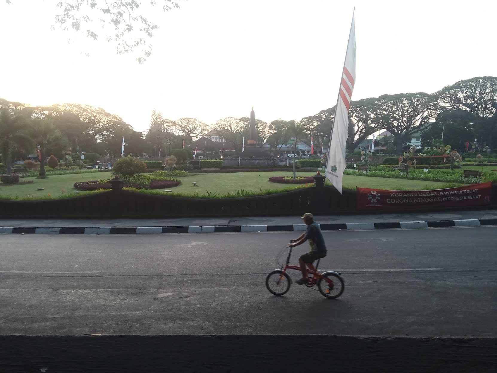 Alun-Alun Tugu Kota Malang (Foto: Lalu Theo/ngopibareng.id)