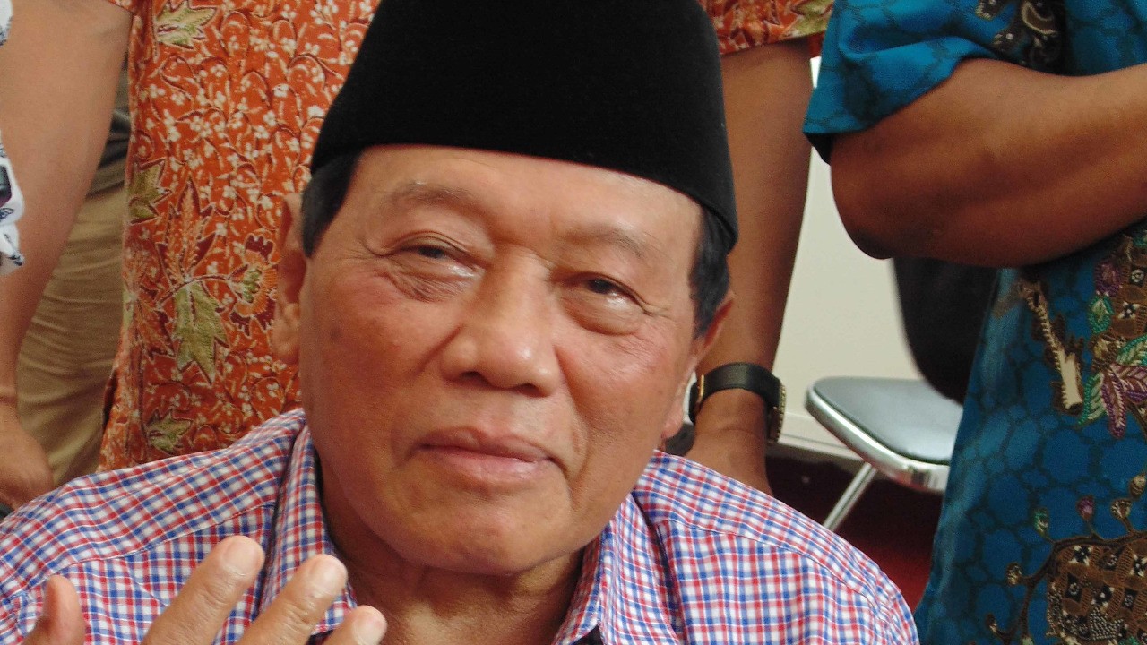 H Harmoko, dikenang karena selalu "minta petunjuk Bapak Presiden". (Foto: Istimewa)