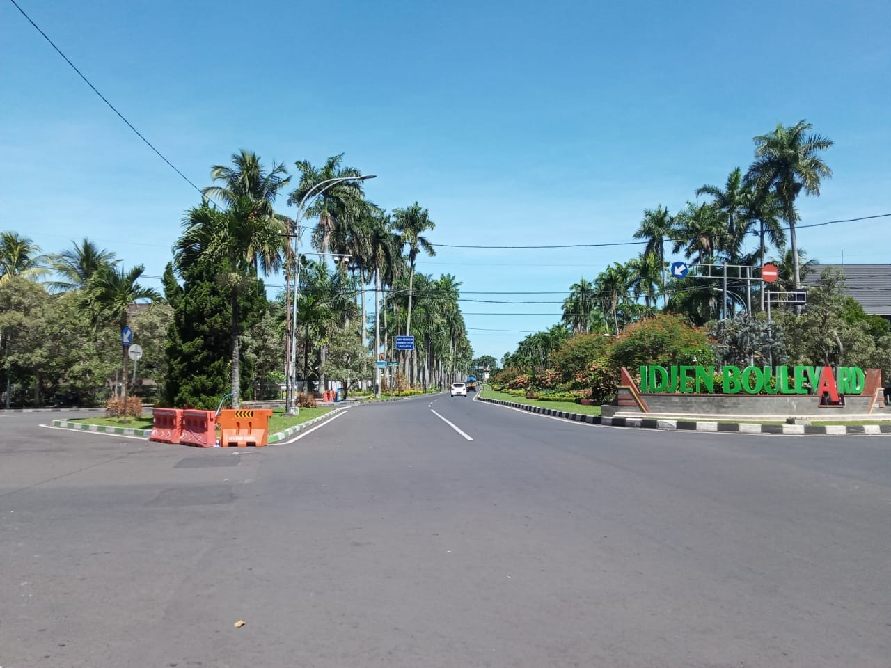 Salah satu ruas jalan di Kota Malang yang diberlakukan penutupan (Foto: Lalu Theo/ngopibareng.id)