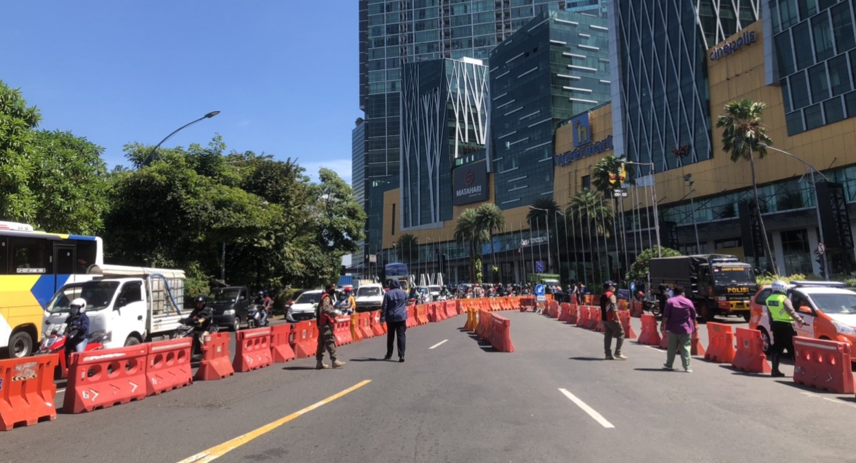 Penutupan Jalan Bundaran Waru, sebabkan kemacetan panjang (Foto: Andhi Dwi/Ngopibareng.id)