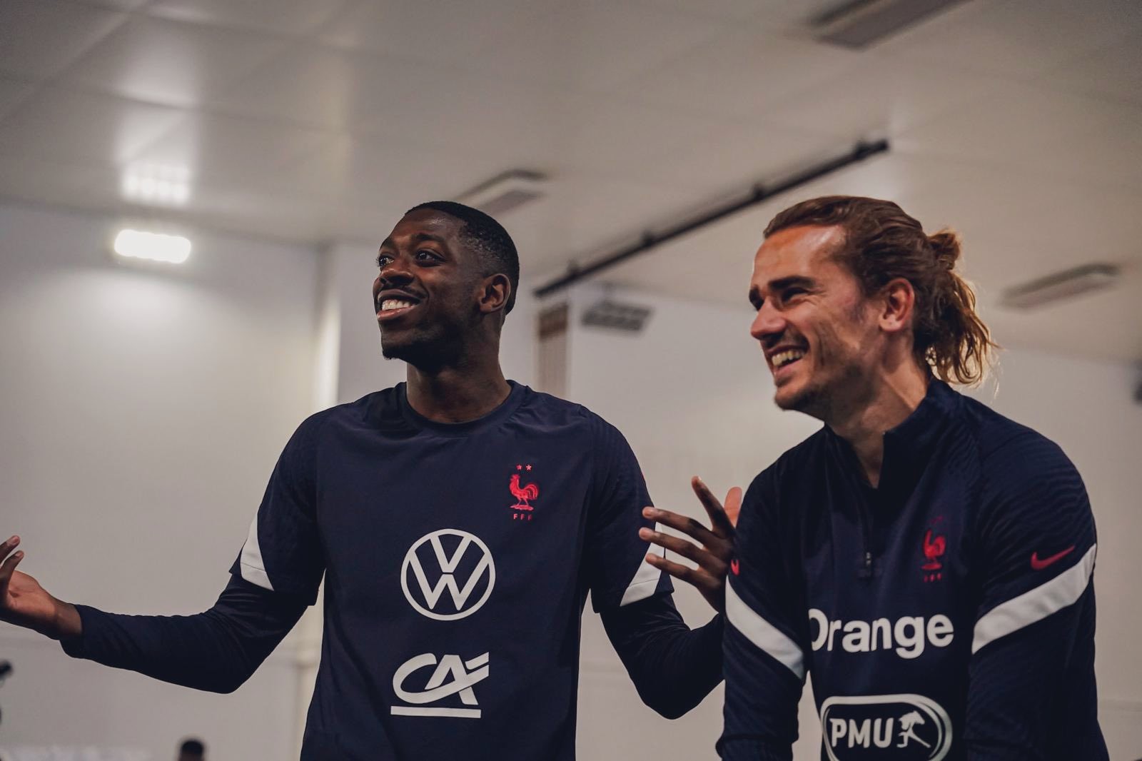 Antoine Griezmann dan Ousmane Dembele dianggap melakukan aksi diskriminatif terhadap orang Jepang. (Foto: Twitter/@AntoineGriezman)