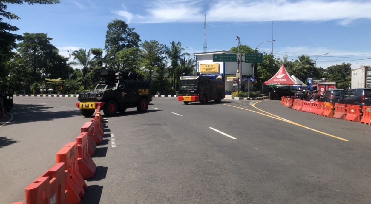 Penutupan Bundara Waru saat PPKM Darurat (Foto: Andhi Dwi/Ngopibareng.id)