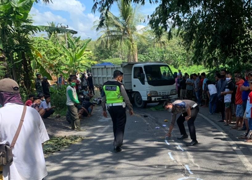 Olah TKP oleh Unit Laka Lantas Polres Lumajang. (Foto : Istimewa)