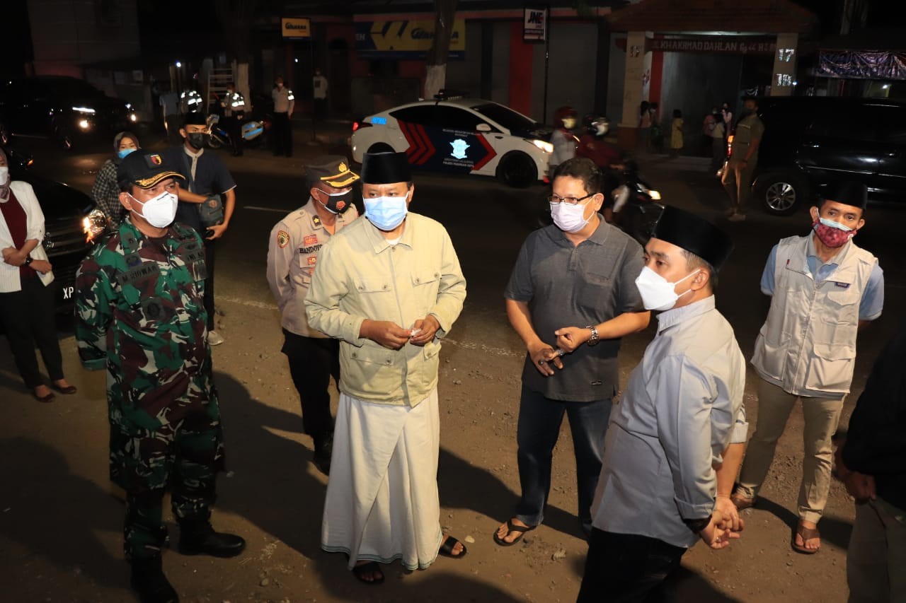 Walikota Pasuruan Saifullah Yusuf atau Gus Ipul memimpin langsung swab on the road. (Foto: Istimewa)