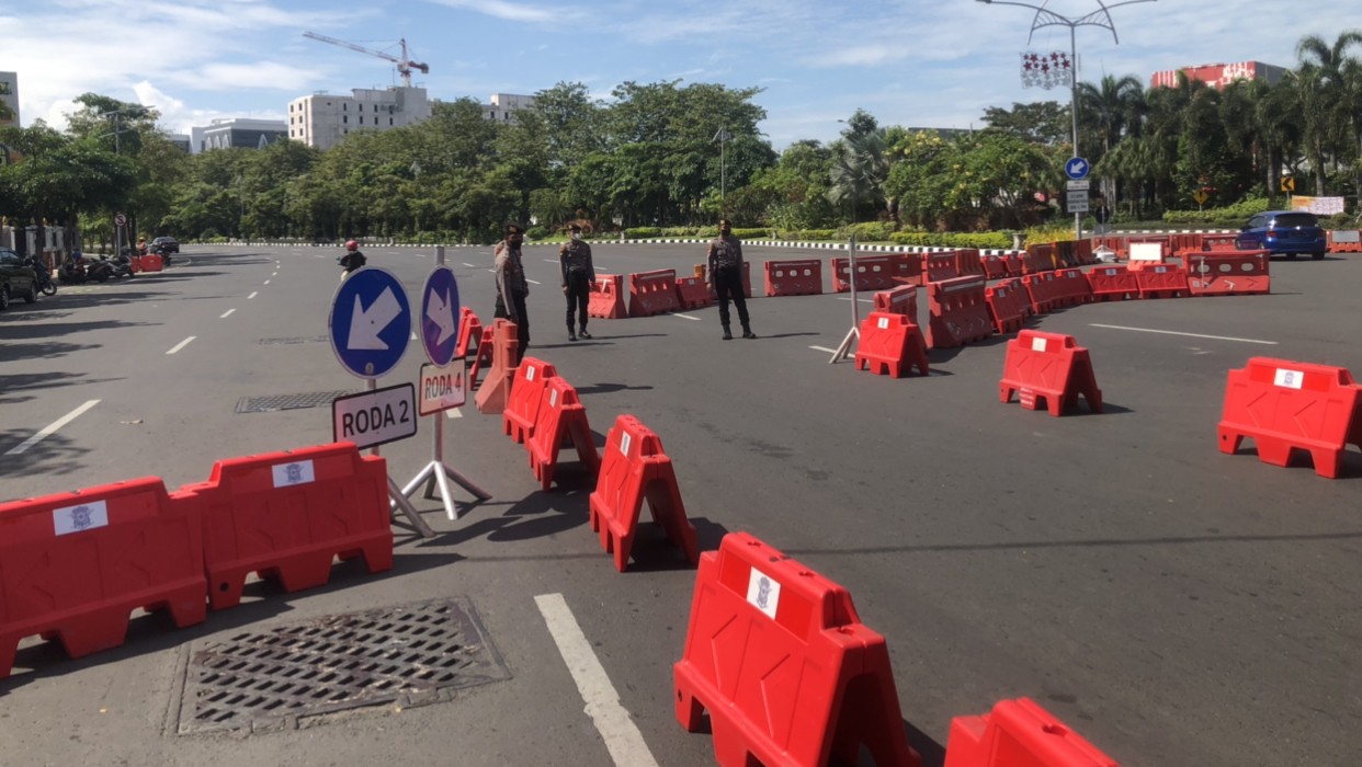 Penutupan Bunderan Dolog Jalan Ahmad Yani (Foto: Andhi Dwi/Ngopibareng.id)